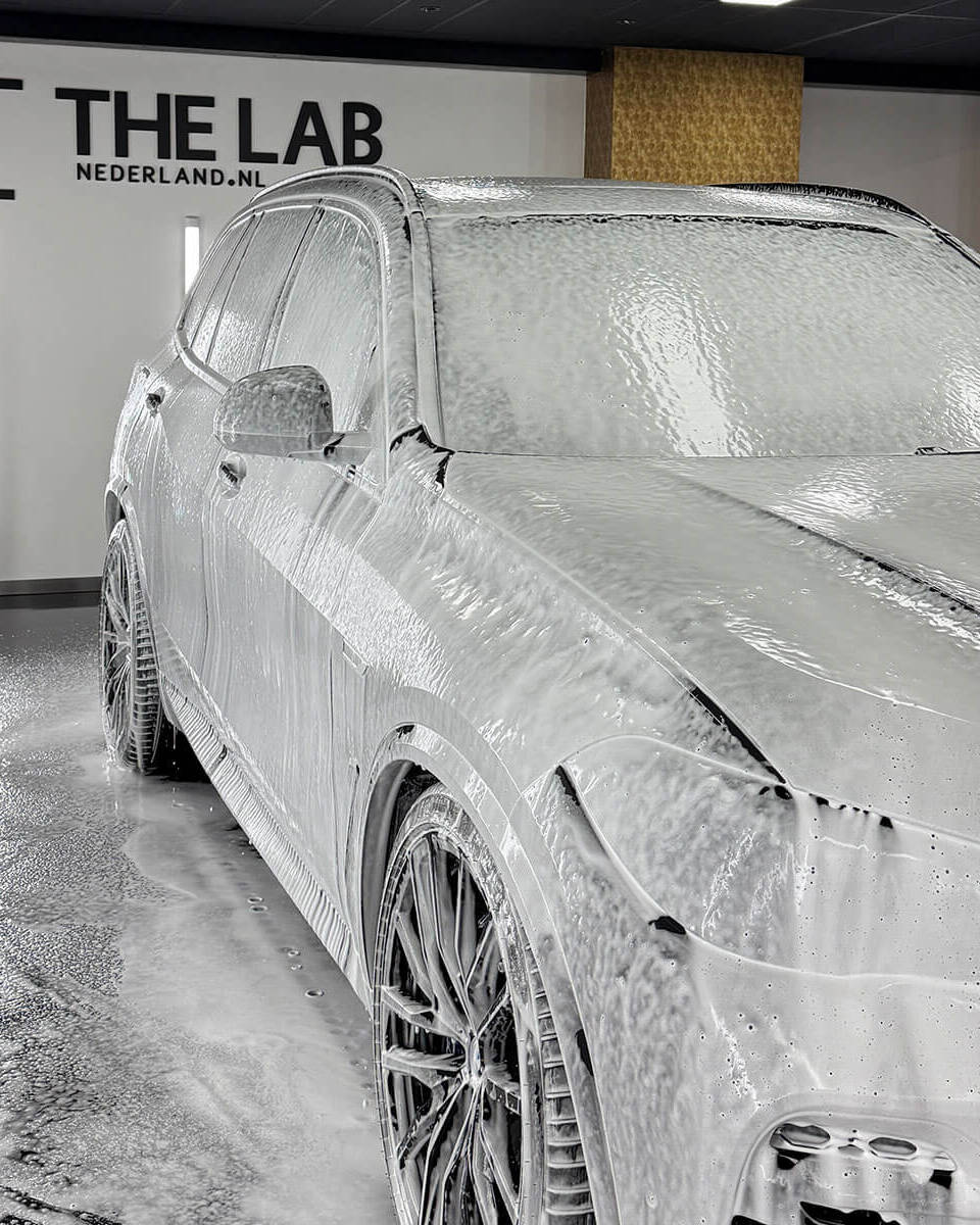 Auto-professioneel-laten-wassen-BMW-hoofddorp-the-lab-nederland