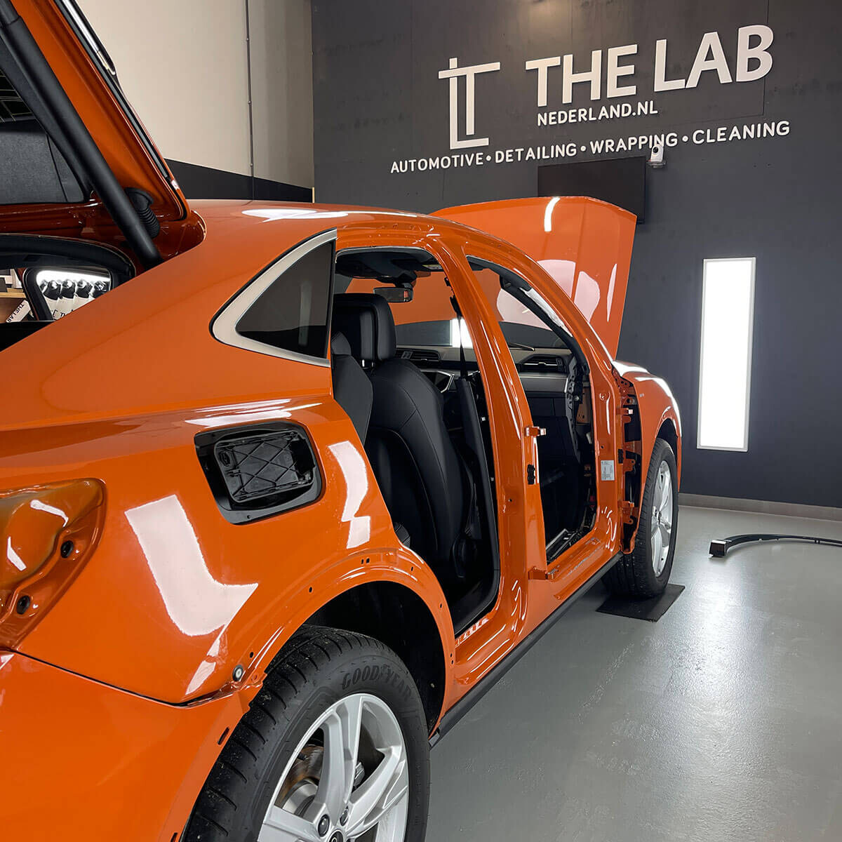 Auto-wrappen-oranje-audi-car-wrapping-autodeur-hoofddorp-the-lab-nederland