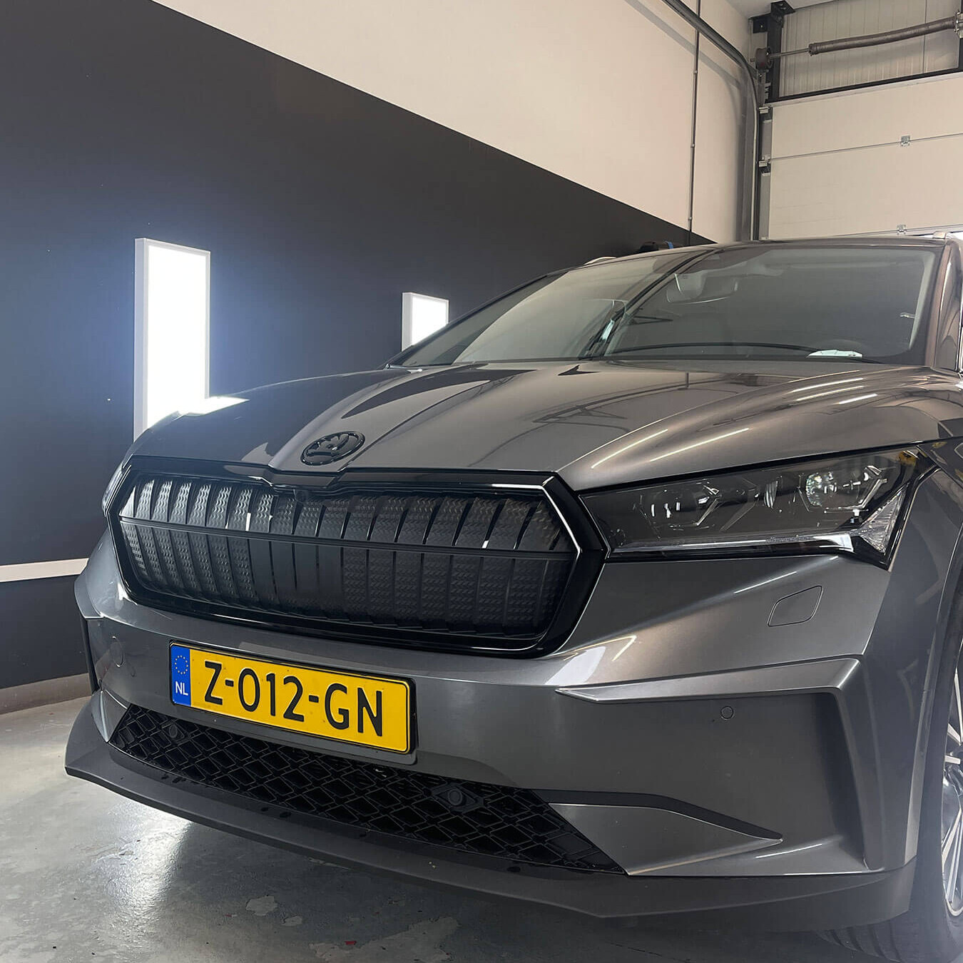 Skoda-grijs-Chrome-delete-auto-hoofddorp-the-lab-nederland